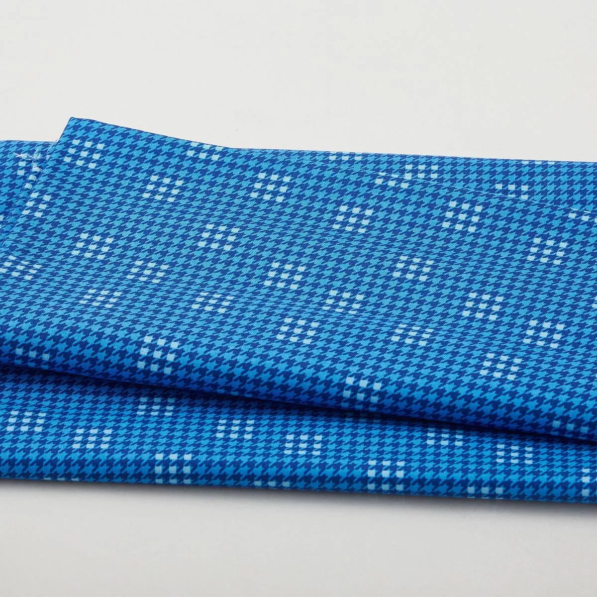 2025 LTD – Houndstooth Sapphire 2 Yard Cut