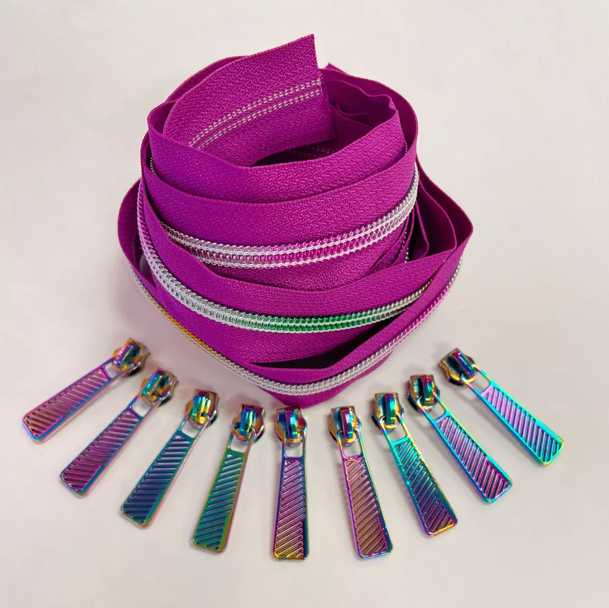#5 - Fuchsia with Rainbow Zipper - 3 yds/9 pulls