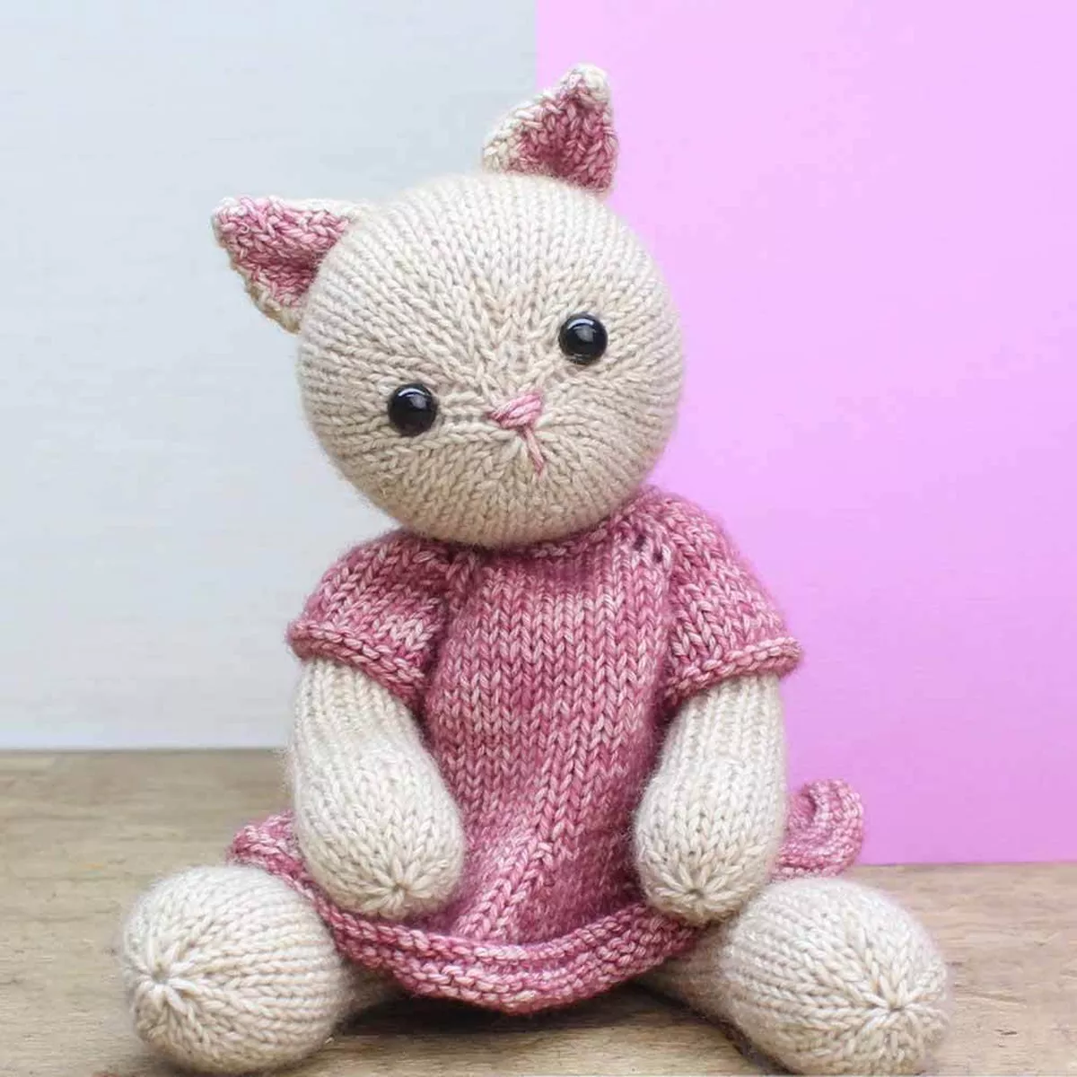 Emma Cat – Hardicraft – Complete Knitting Kit