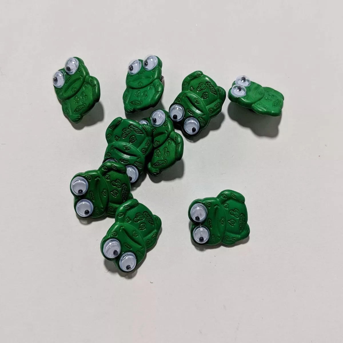 Frog Plastic Button – Dill Buttons