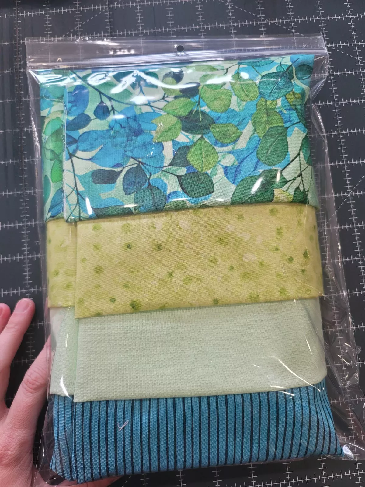 Inside Outside Morning Light Green Multi Leaves Pouch Kit