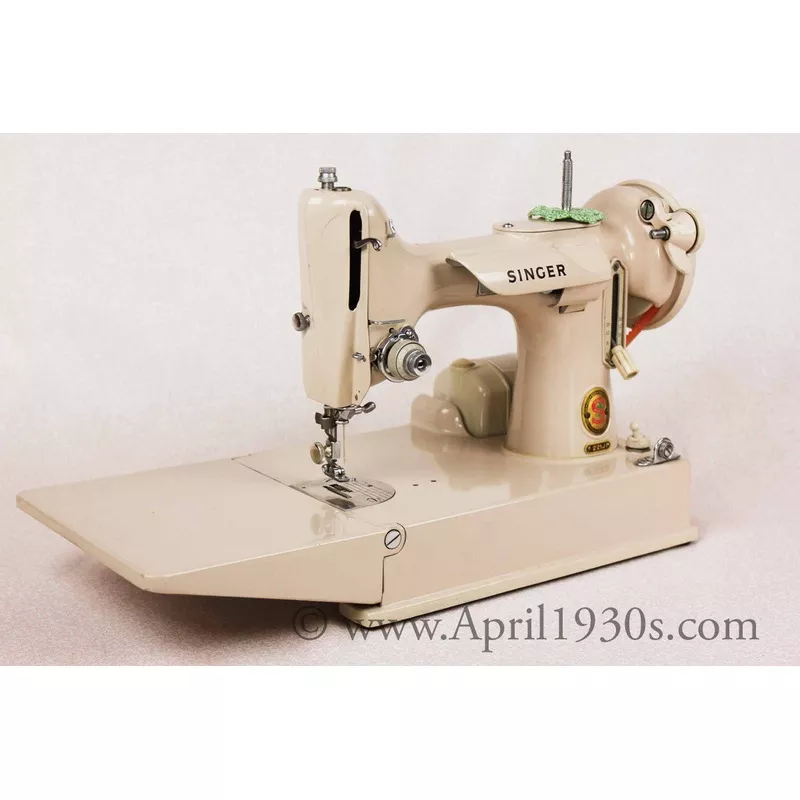 Singer Featherweight 221 Sewing Machine, TAN JE150***